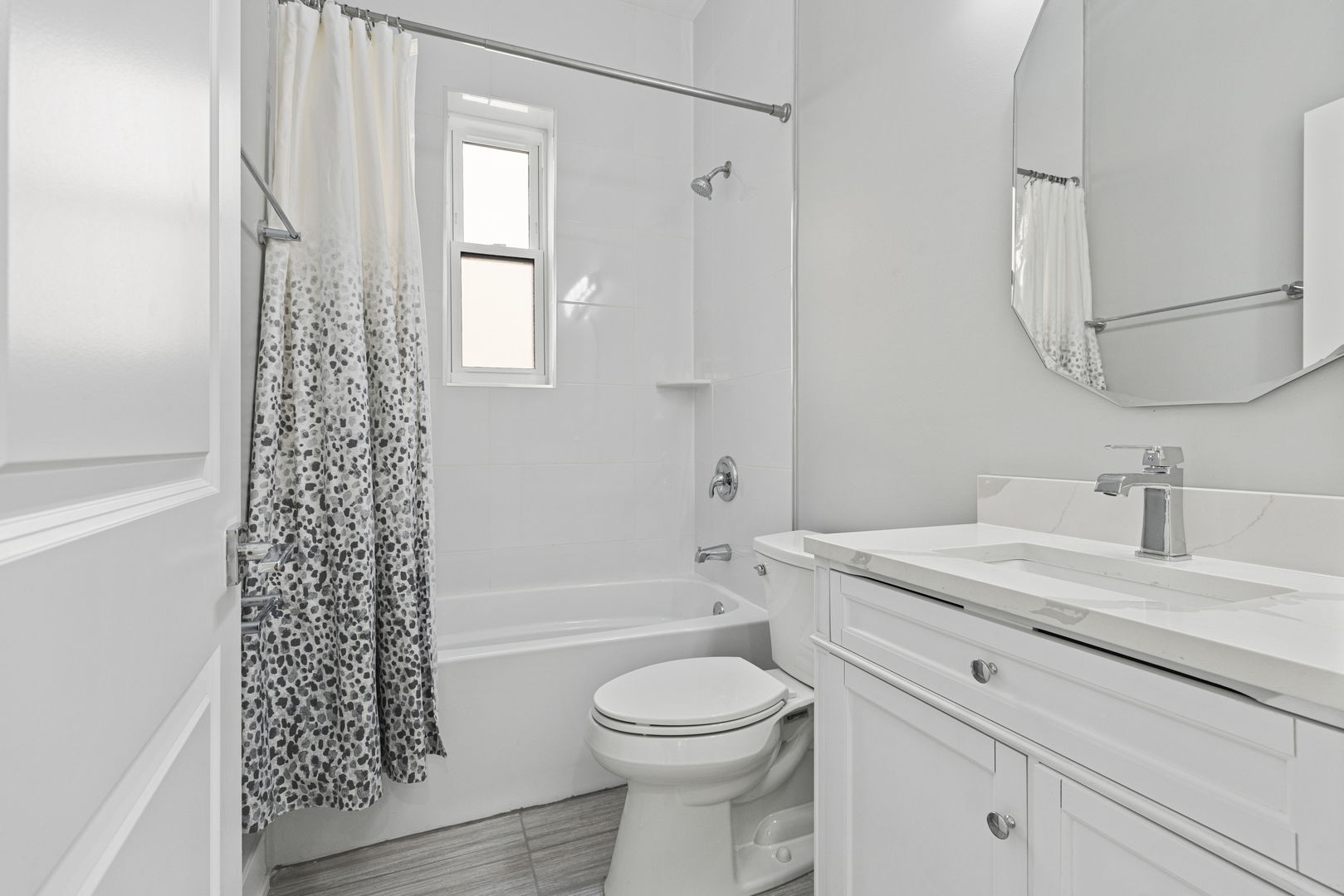 Chicago, Illinois, 60623, United States, 6 Bedrooms Bedrooms, ,Residential,For Sale,1958616