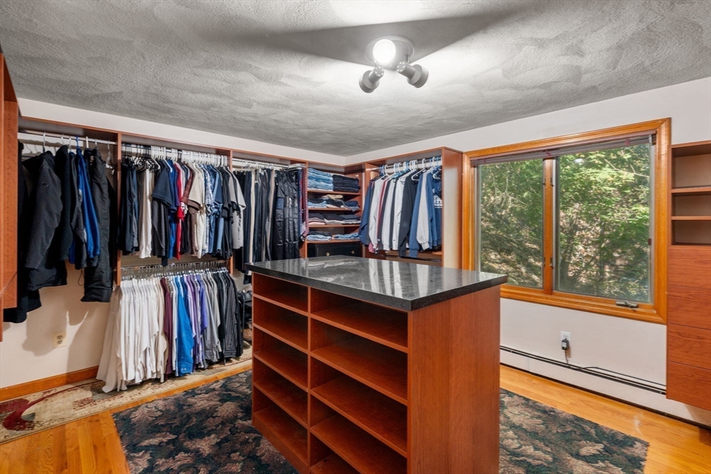 Saugus, Massachusetts, 01906, United States, 5 Bedrooms Bedrooms, ,3 BathroomsBathrooms,Residential,For Sale,1932176