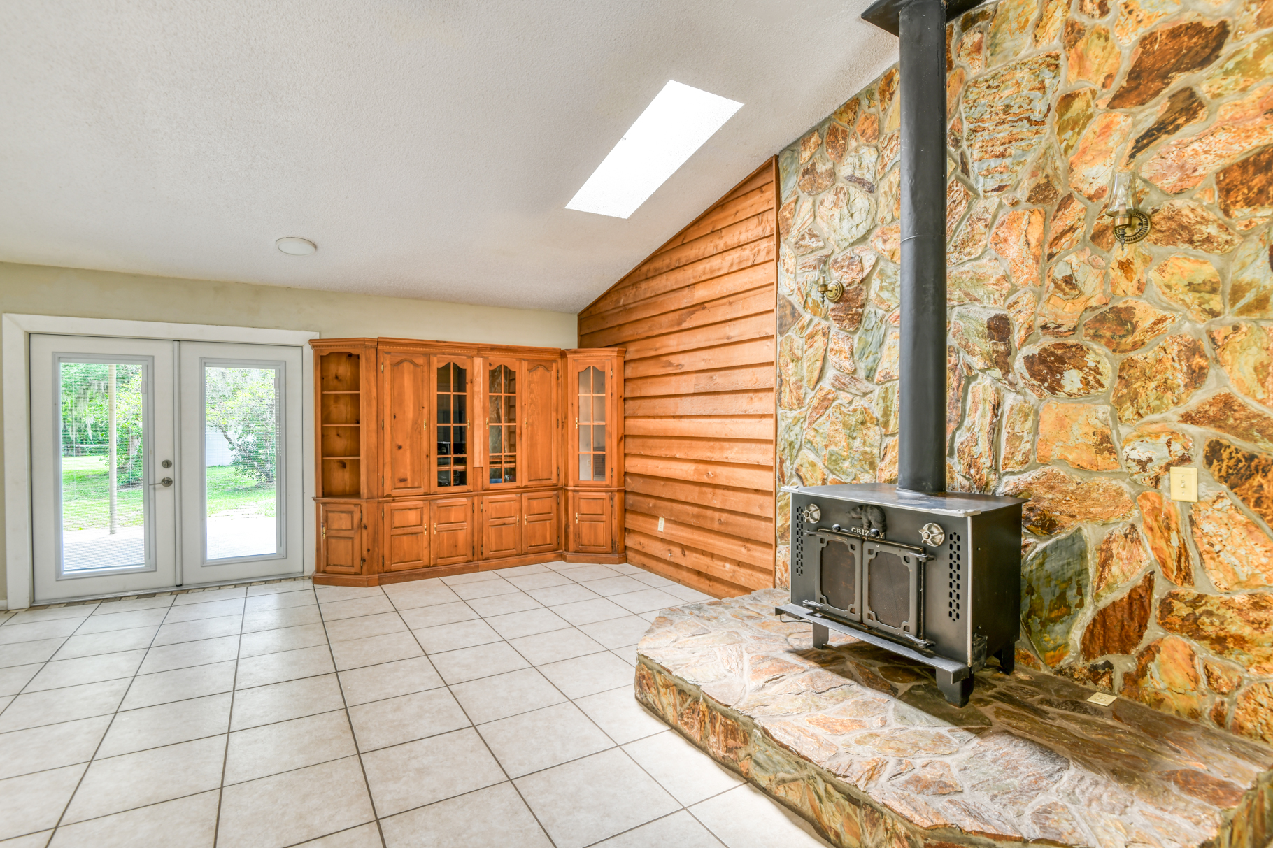 Palatka, Florida, 32177, United States, 4 Bedrooms Bedrooms, ,3 BathroomsBathrooms,Residential,For Sale,1865874