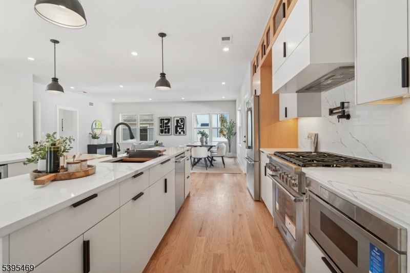 New Providence Boro, New Jersey, 07974, United States, 6 Bedrooms Bedrooms, ,6 BathroomsBathrooms,Residential,For Sale,2001991