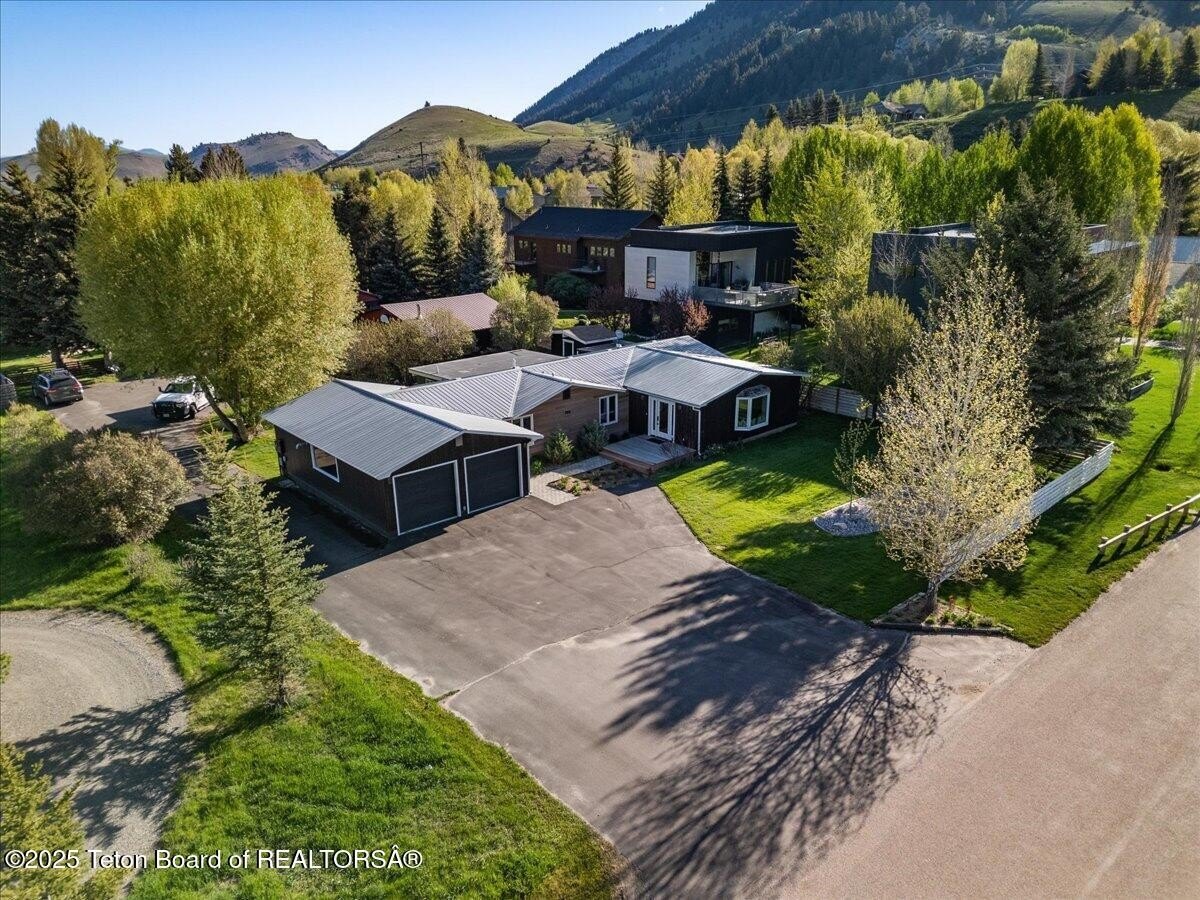 Jackson, Wyoming, 83001, United States, 4 Bedrooms Bedrooms, ,2 BathroomsBathrooms,Residential,For Sale,1830091