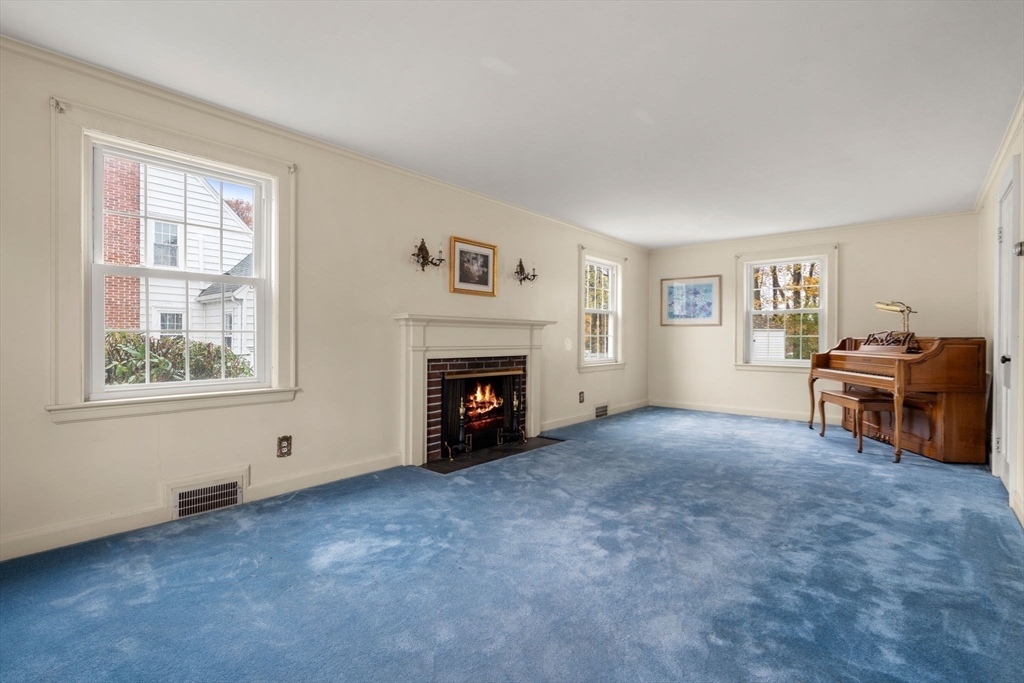 Norwood, Massachusetts, 02062, United States, 3 Bedrooms Bedrooms, ,2 BathroomsBathrooms,Residential,For Sale,1991969