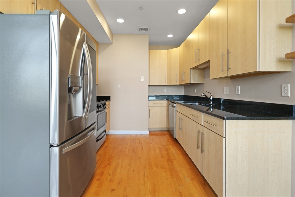 Somerville, Massachusetts, 02143, United States, 1 Bedroom Bedrooms, ,2 BathroomsBathrooms,Residential,For Sale,1899714