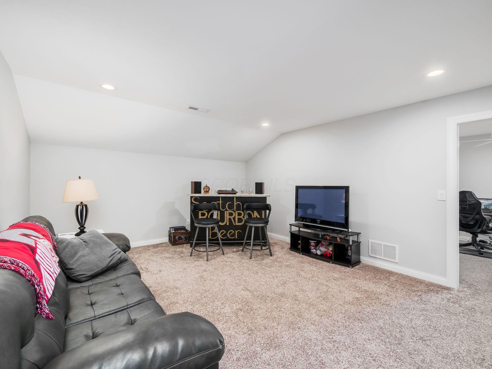 Dublin, Ohio, 43016, United States, 3 Bedrooms Bedrooms, ,3 BathroomsBathrooms,Residential,For Sale,1987850