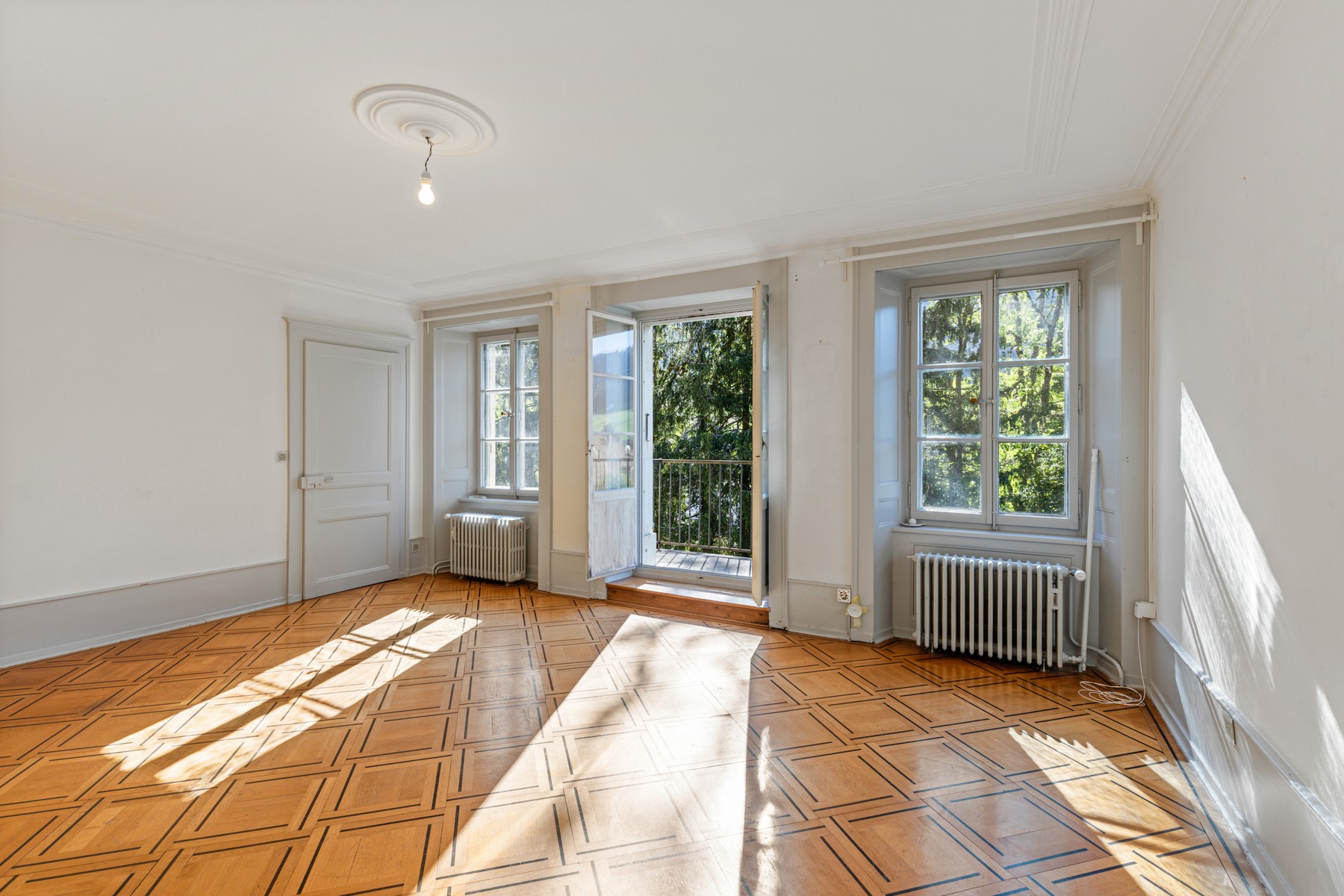  Elegant mansion comprising 3 apartments, with 2 horse stalls and 3 enclosed gara - 物件實景
