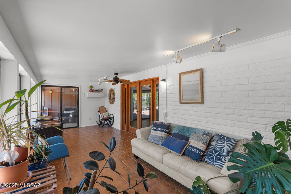 Tucson, Arizona, 85750, United States, 4 Bedrooms Bedrooms, ,3 BathroomsBathrooms,Residential,For Sale,1818132