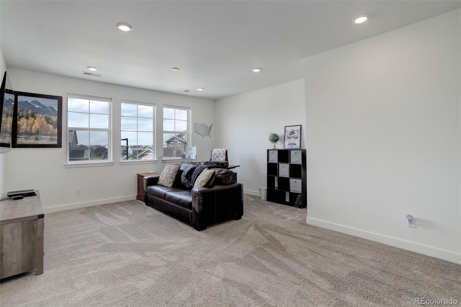 Aurora, Colorado, 80016, United States, 5 Bedrooms Bedrooms, ,2 BathroomsBathrooms,Residential,For Sale,1819057