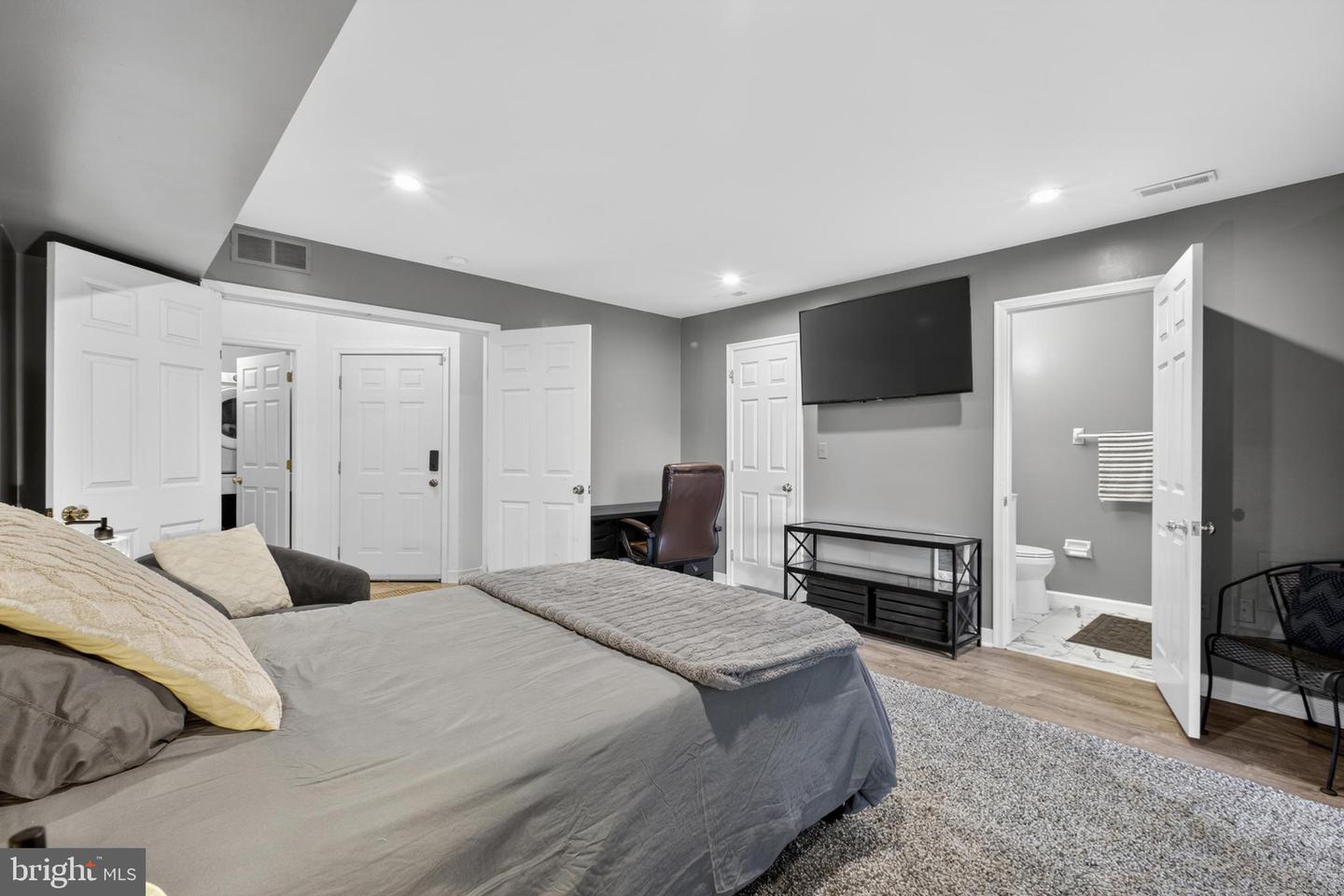 WILMINGTON, Delaware, 19806, United States, 4 Bedrooms Bedrooms, ,4 BathroomsBathrooms,Residential,For Sale,2048566
