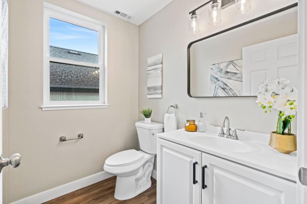 South San Francisco, California, 94080, United States, 4 Bedrooms Bedrooms, ,4 BathroomsBathrooms,Residential,For Sale,2034124