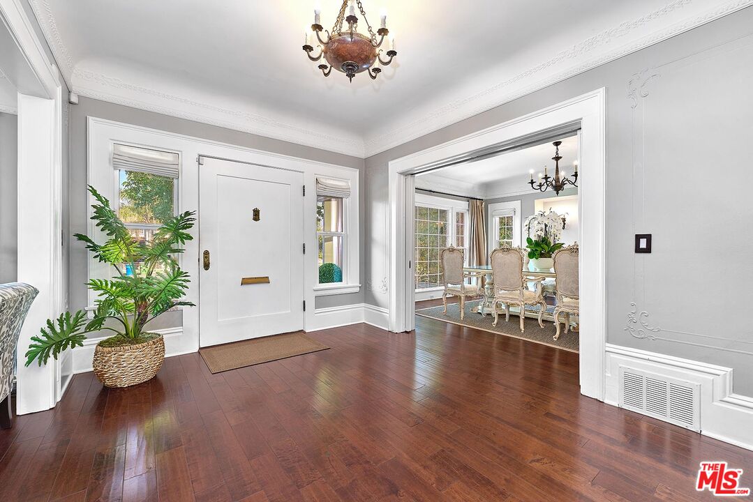 Los Angeles, California, 90005, United States, 5 Bedrooms Bedrooms, ,6 BathroomsBathrooms,Residential,For Sale,1907226