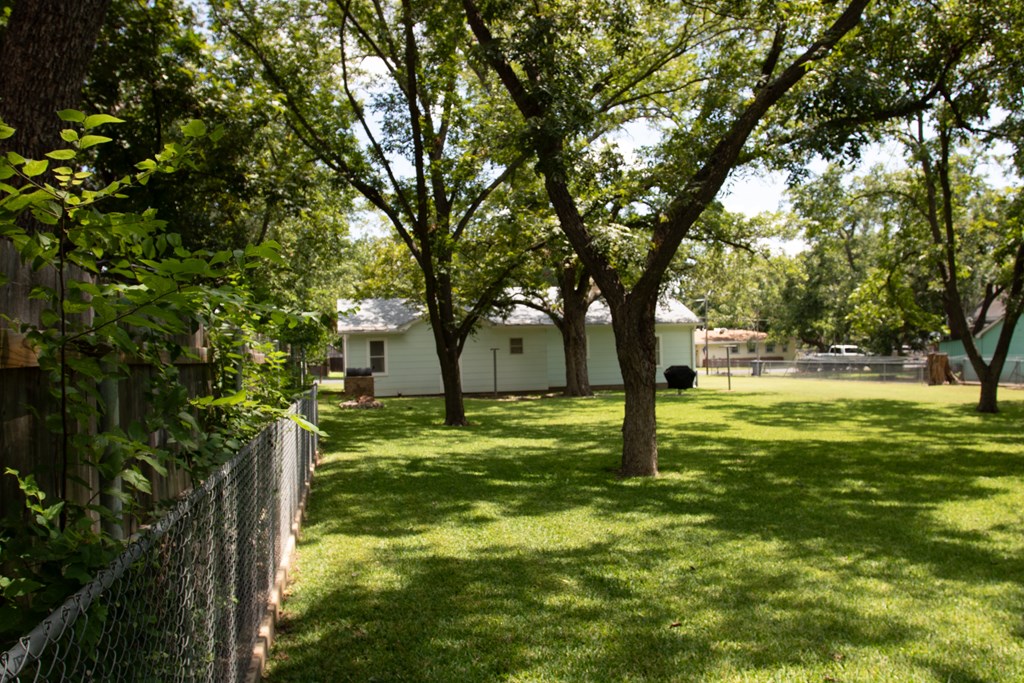 Fredericksburg, Texas, 78624, United States, 3 Bedrooms Bedrooms, ,4 BathroomsBathrooms,Residential,For Sale,1983806