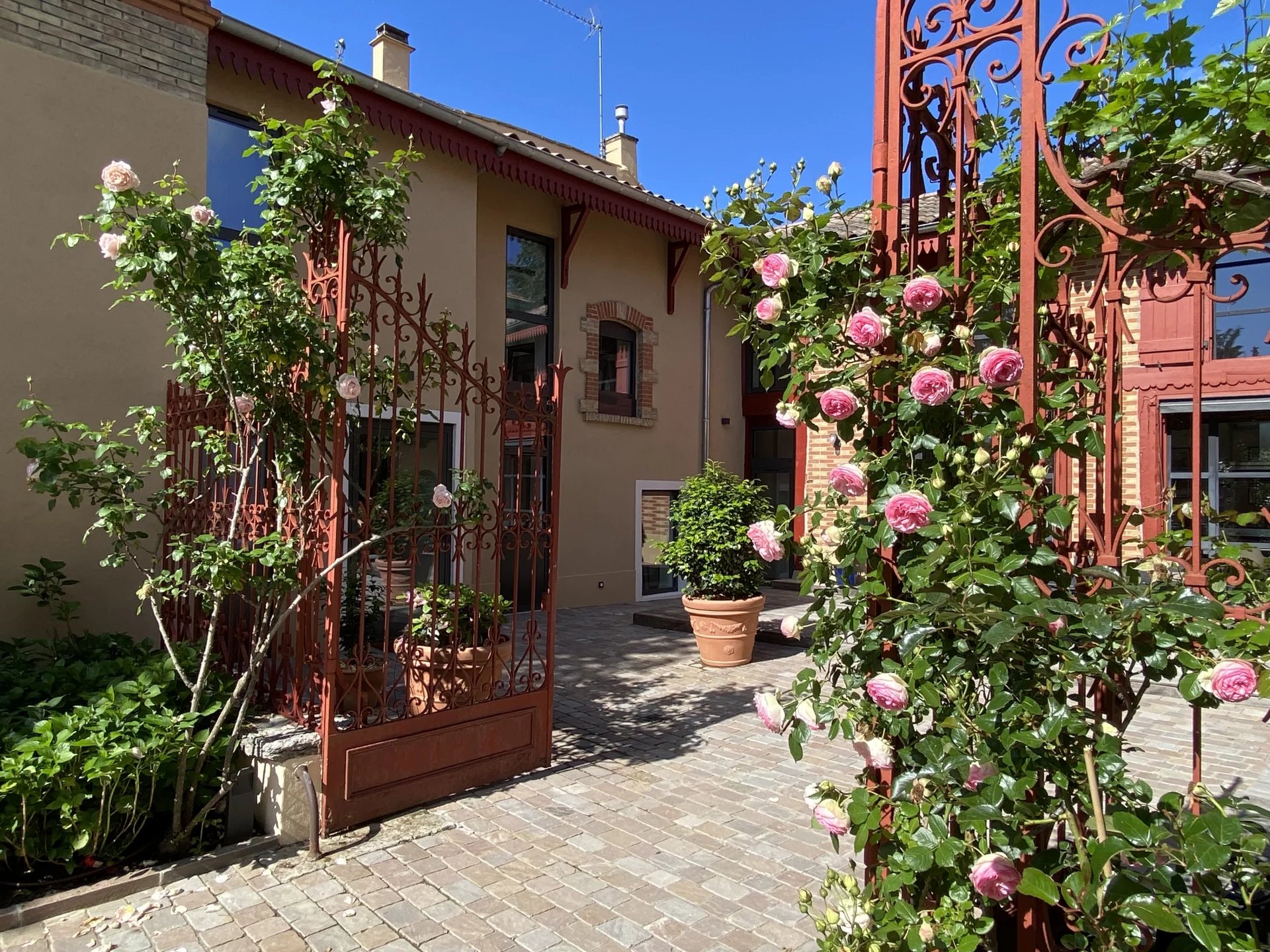 Charbonnières-les-Bains, Auvergne-Rhône-Alpes, 69260, FR, 7 Bedrooms Bedrooms, ,9 BathroomsBathrooms,Residential,For Sale,1994896