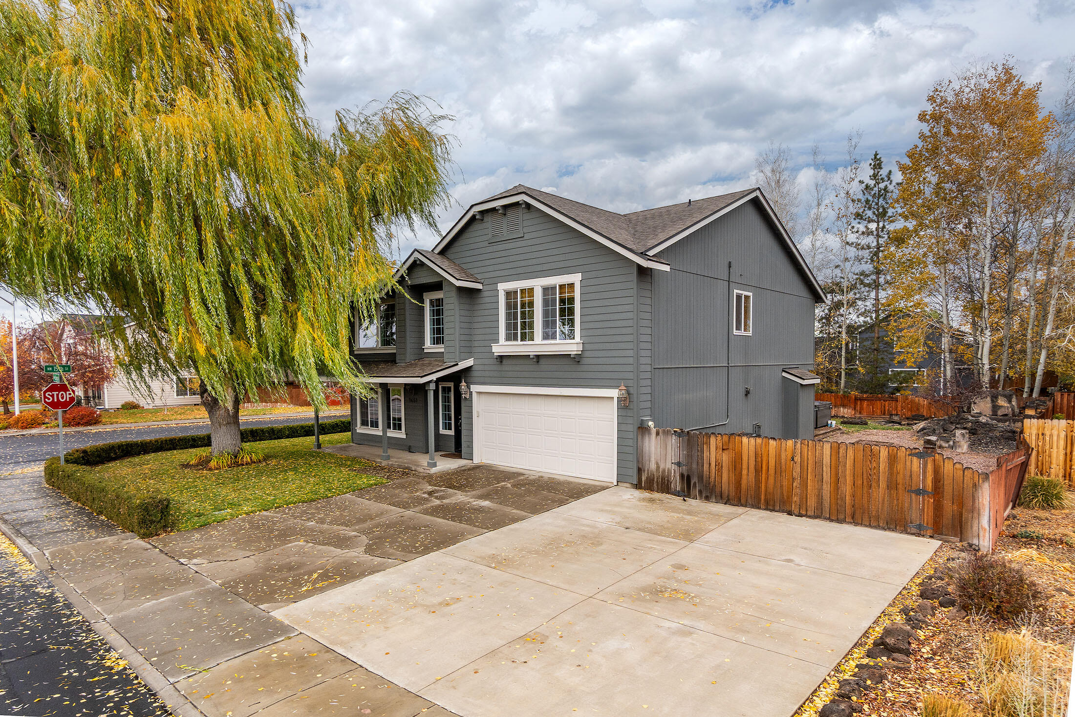 Redmond, Oregon, 97756, United States, 3 Bedrooms Bedrooms, ,3 BathroomsBathrooms,Residential,For Sale,1989039