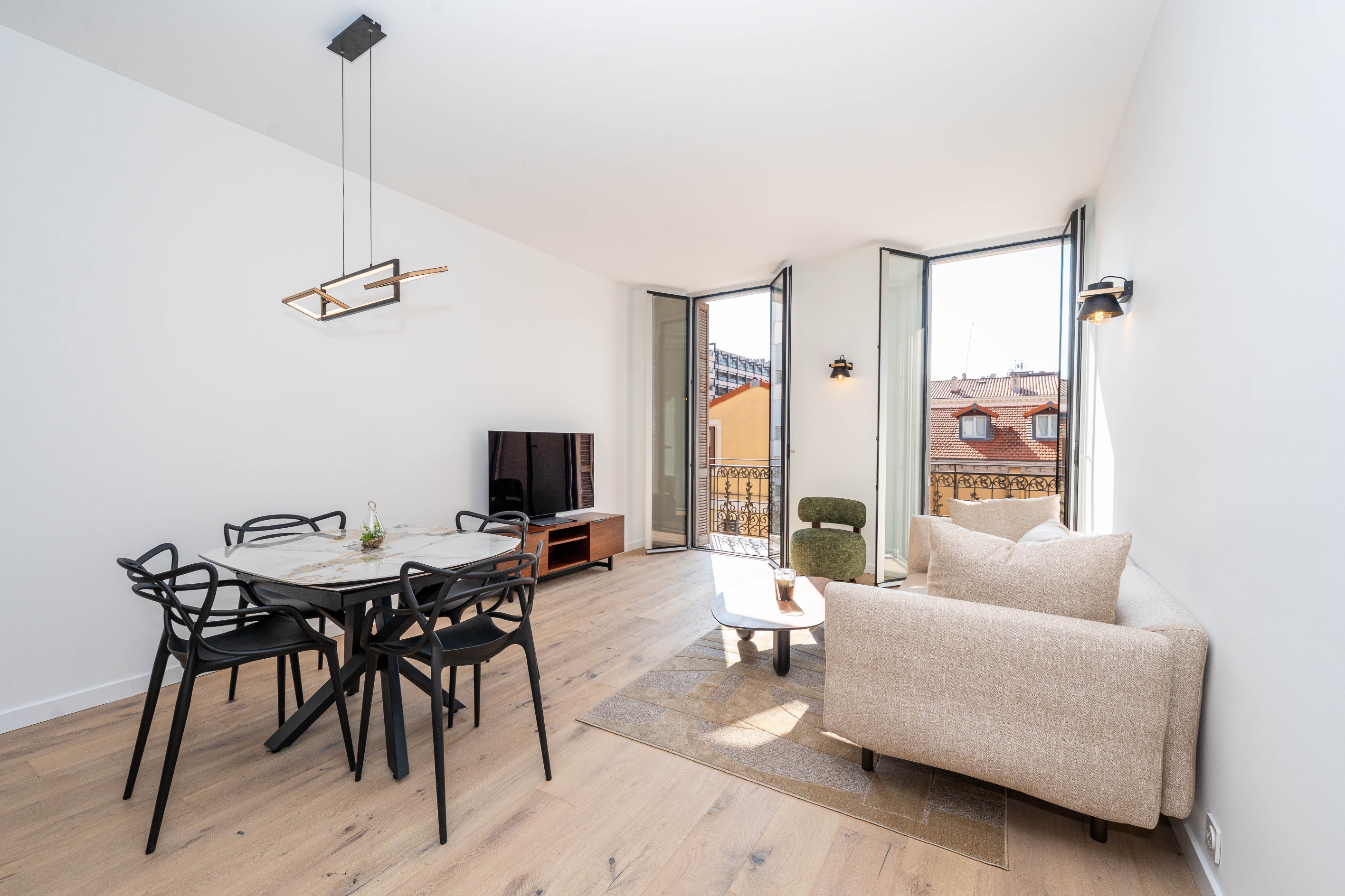  Top-floor renovated apartment with balcony, 3 bedrooms, rue Hoche Cannes city c… - 物件實景