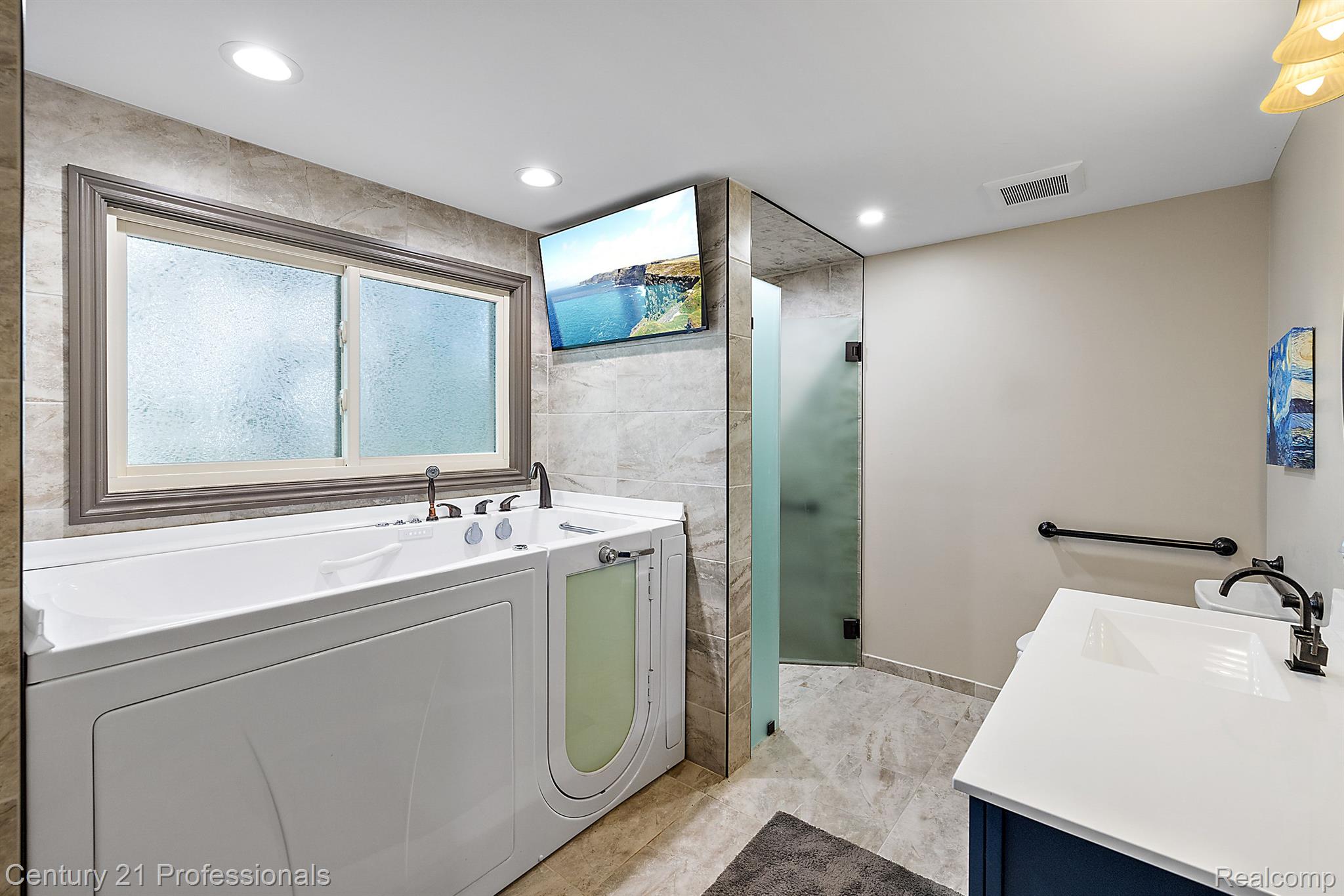 Davisburg, Michigan, 48350, United States, 5 Bedrooms Bedrooms, ,4 BathroomsBathrooms,Residential,For Sale,1978362