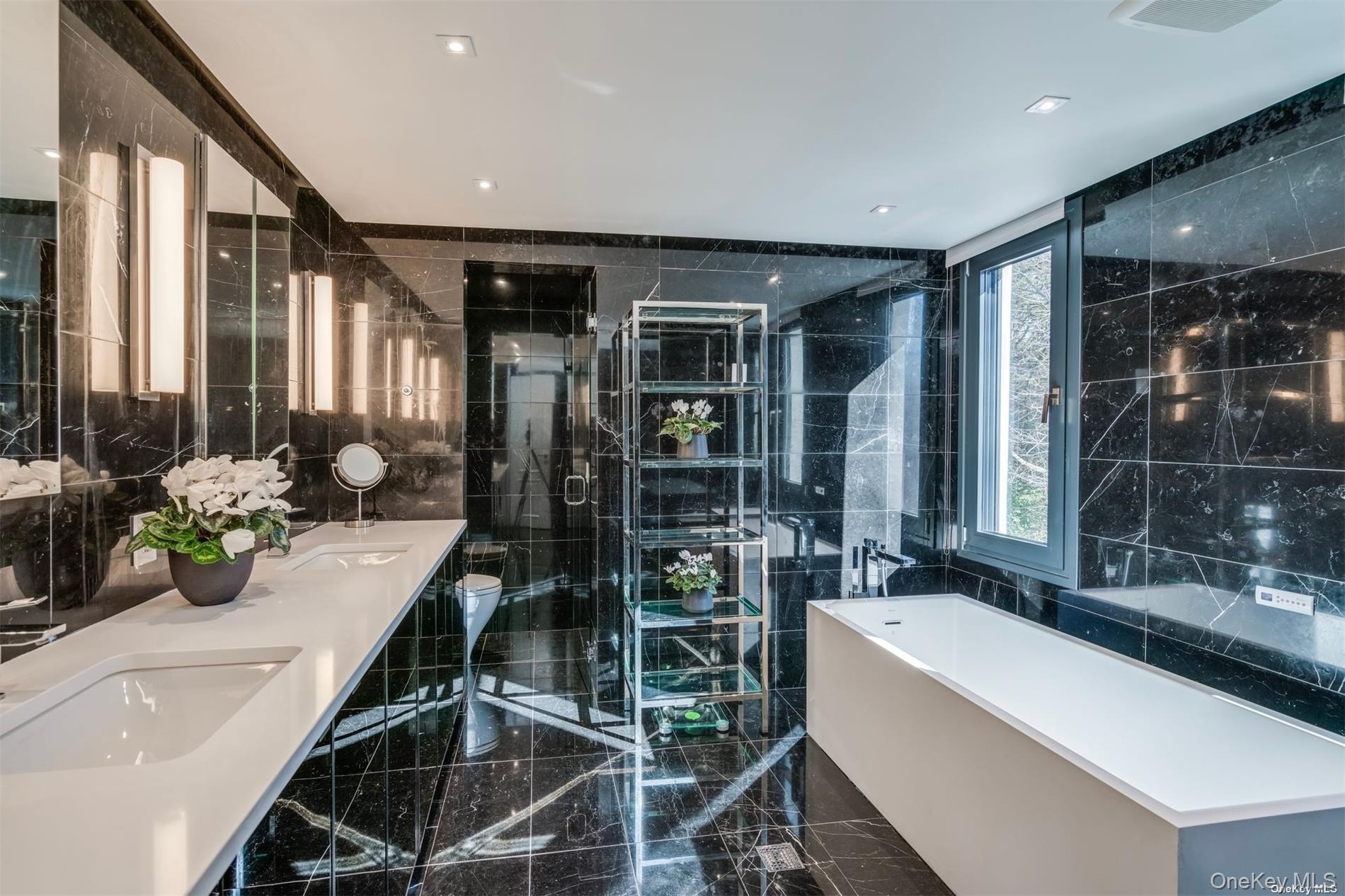  8 Frost Creek Dr, Locust Valley, NY, 11560 - 物件實景