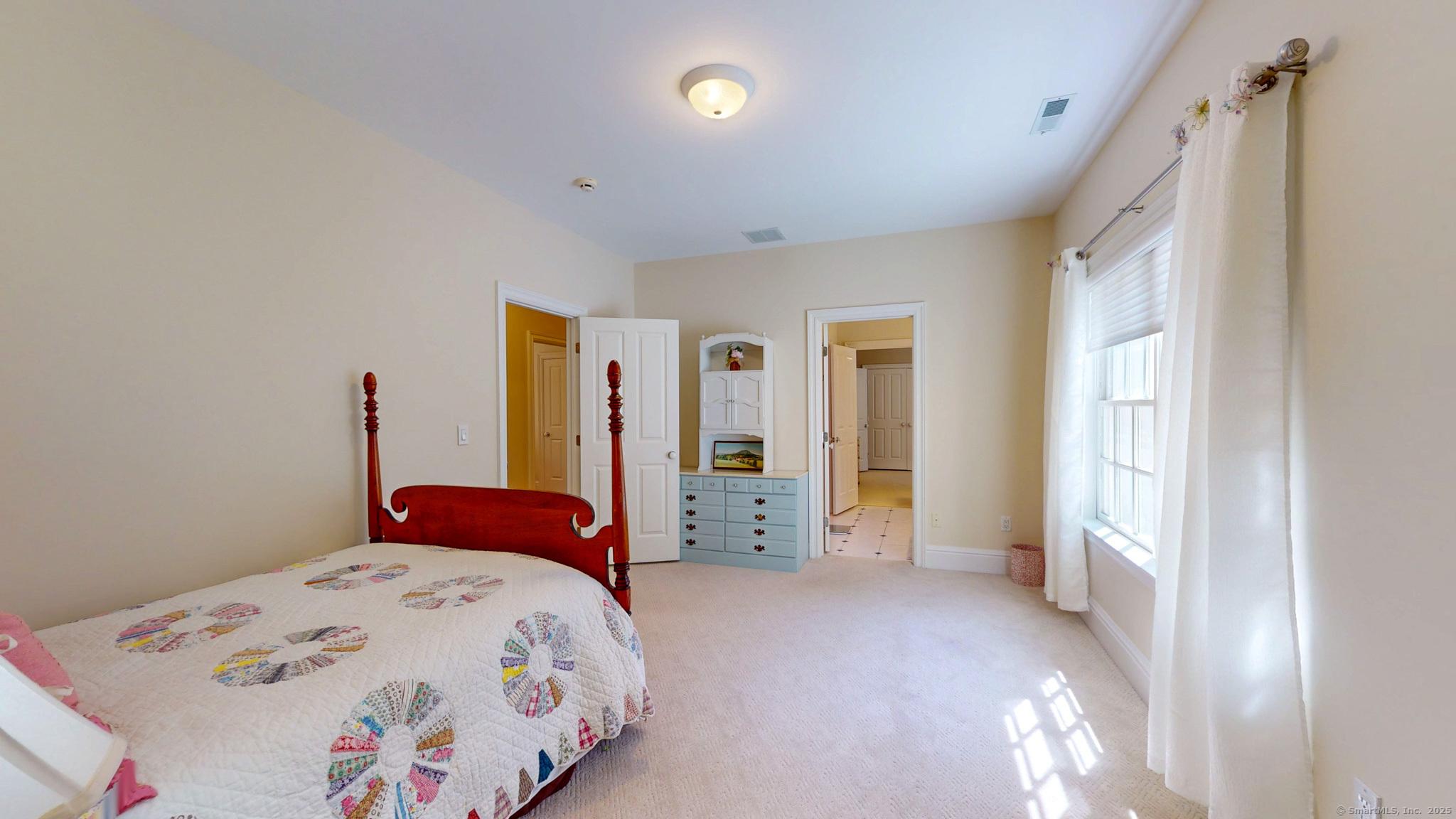 Farmington, Connecticut, 06032, United States, 5 Bedrooms Bedrooms, ,6 BathroomsBathrooms,Residential,For Sale,1943885
