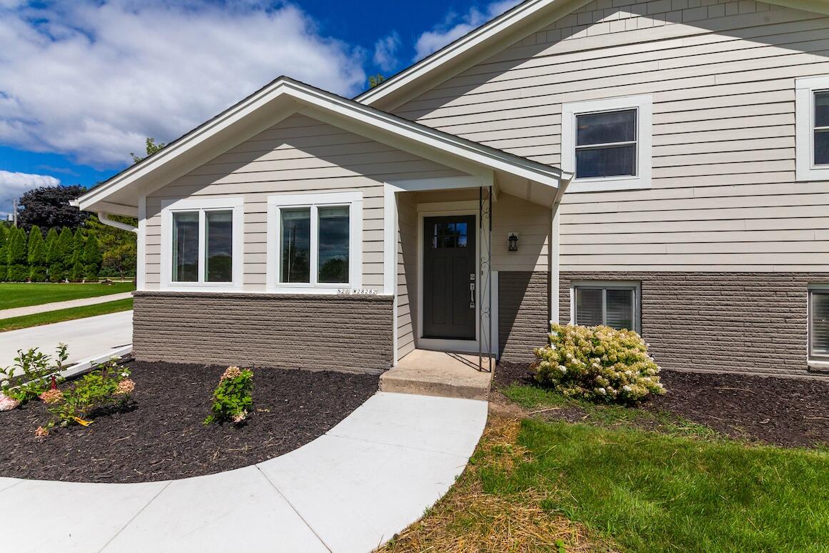 Delafield, Wisconsin, 53072, United States, 3 Bedrooms Bedrooms, ,2 BathroomsBathrooms,Residential,For Sale,1927266