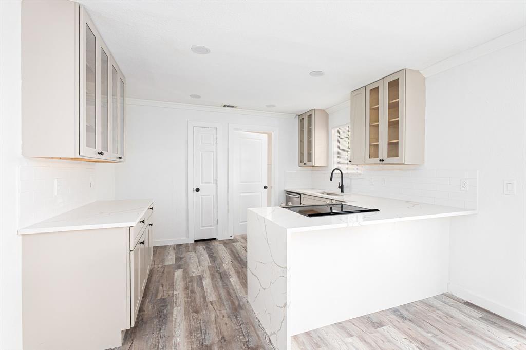 Dallas, Texas, 75214, United States, 3 Bedrooms Bedrooms, ,2 BathroomsBathrooms,Residential,For Sale,1987493