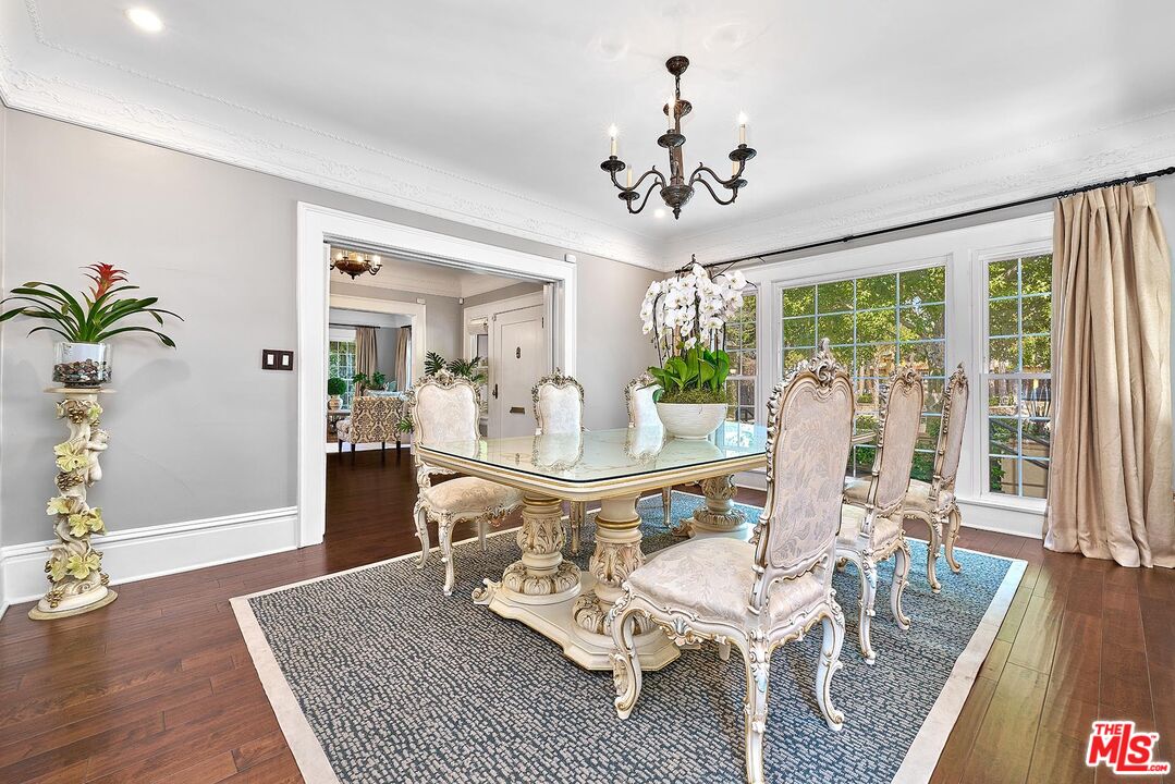 Los Angeles, California, 90005, United States, 5 Bedrooms Bedrooms, ,6 BathroomsBathrooms,Residential,For Sale,1907226