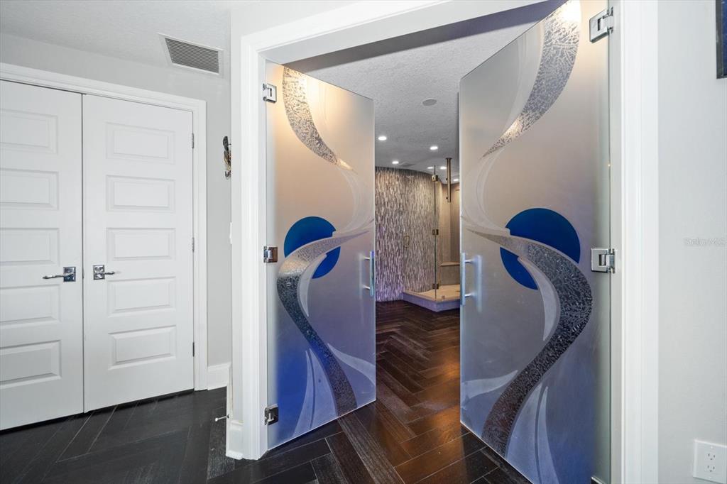 100 Beach Drive NE Unit 1900, St Petersburg, Florida, 33701, United States, 4 Bedrooms Bedrooms, ,6 BathroomsBathrooms,Residential,For Sale,100 Beach Drive NE Unit 1900,1618672