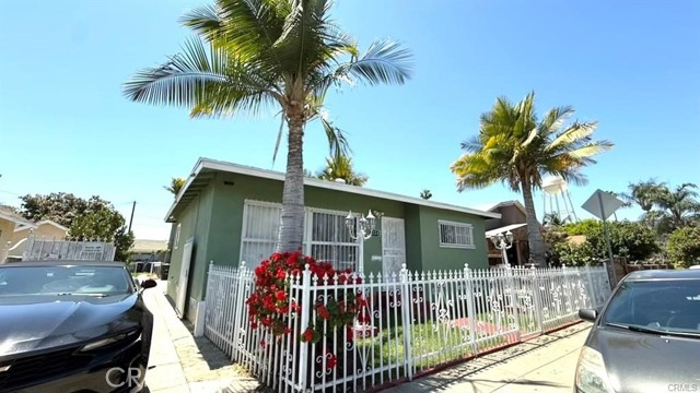 Huntington Park, California, 90255, United States, 4 Bedrooms Bedrooms, ,Residential,For Sale,1836286