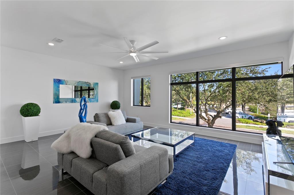 Tampa, Florida, 33606, United States, 4 Bedrooms Bedrooms, ,3 BathroomsBathrooms,Residential,For Sale,1998120