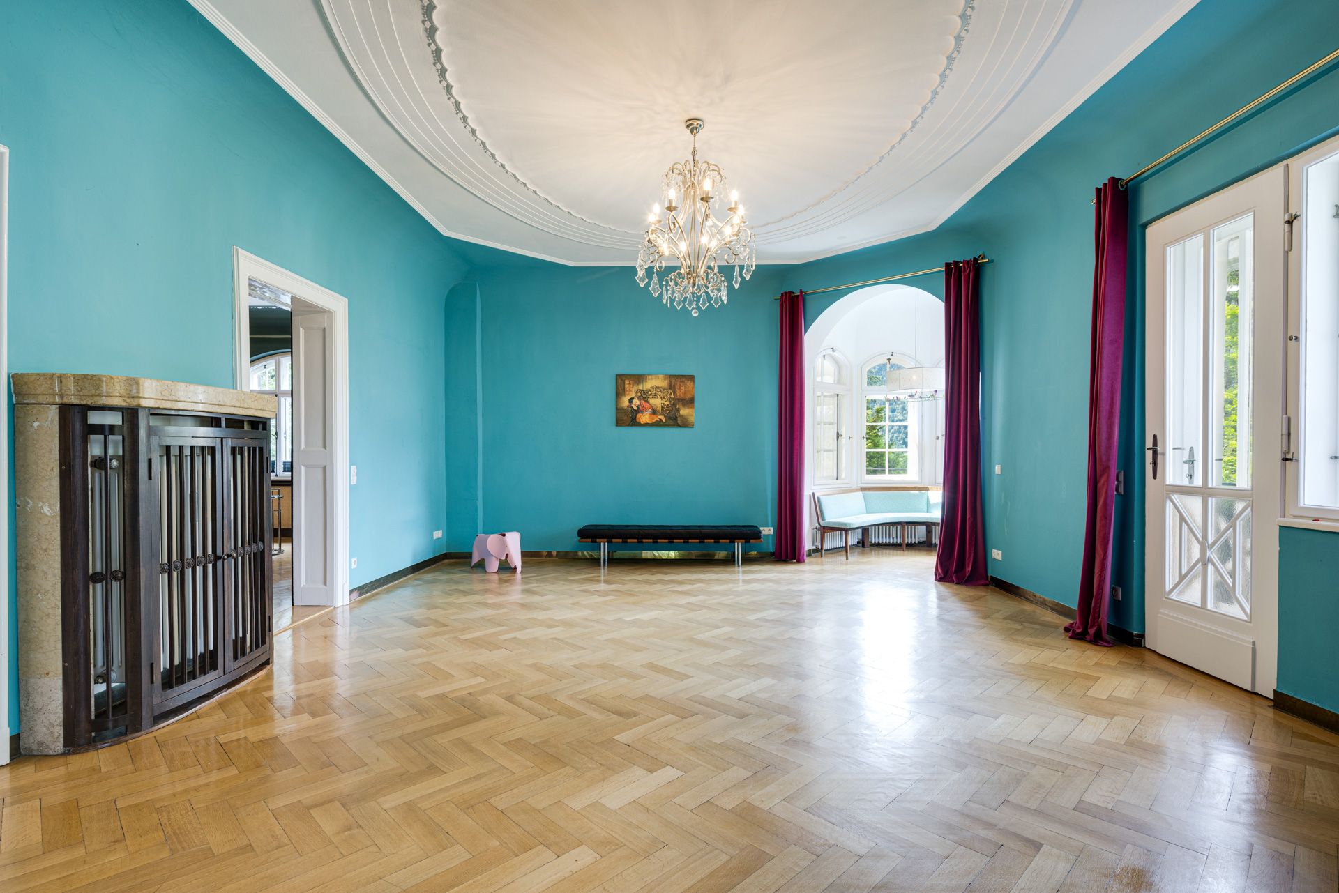  Luxurious apartment in an old building with historic charm and impressive pan... - 物件實景
