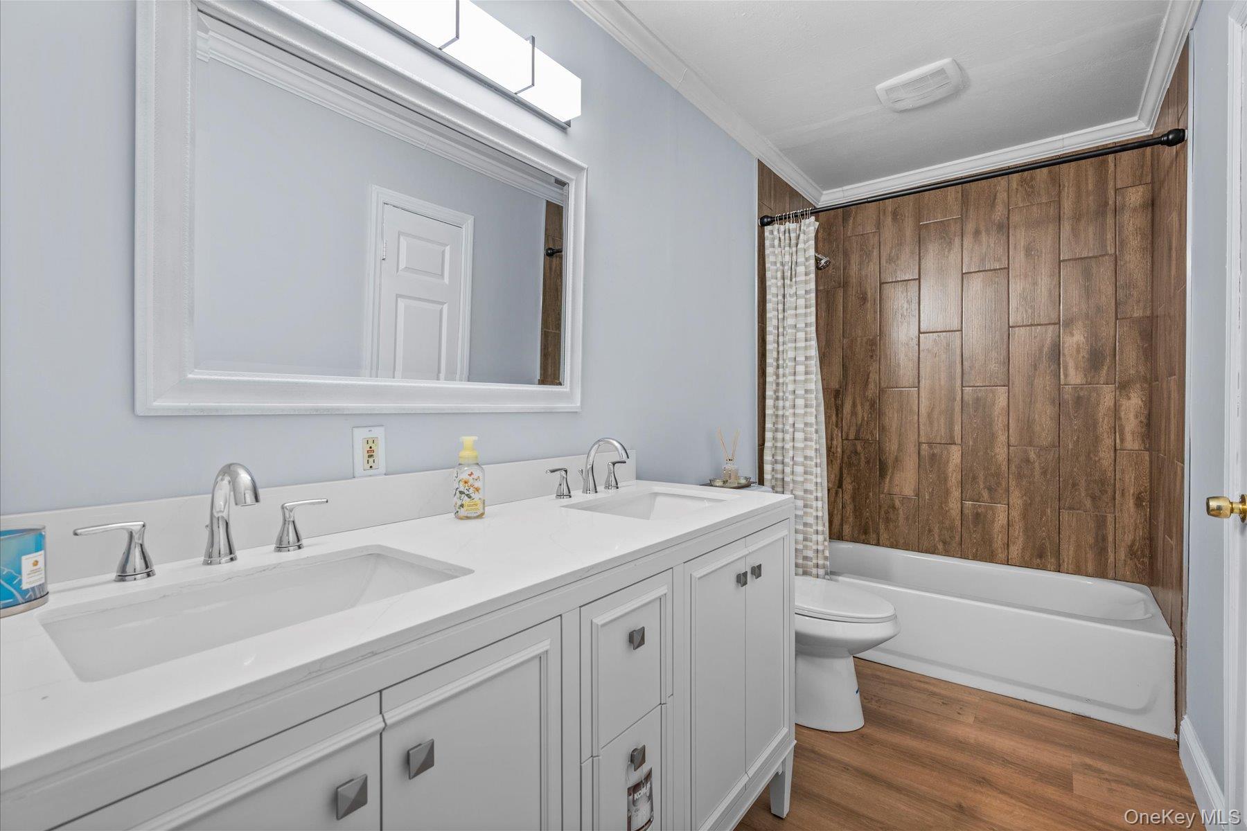 Mastic, New York, 11950, United States, 5 Bedrooms Bedrooms, ,2 BathroomsBathrooms,Residential,For Sale,1902791