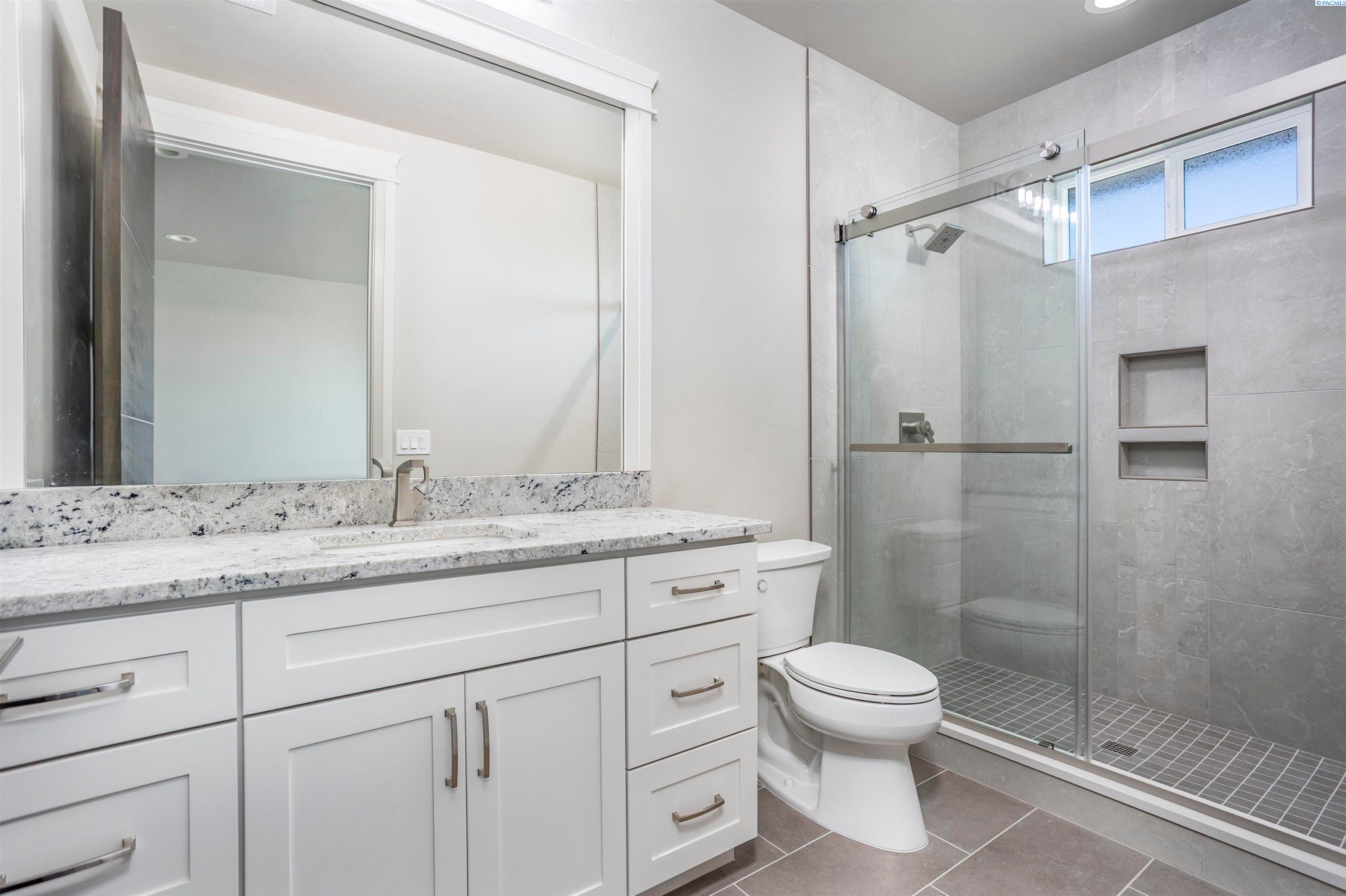 Pasco, Washington, 99301, United States, 4 Bedrooms Bedrooms, ,4 BathroomsBathrooms,Residential,For Sale,1979457