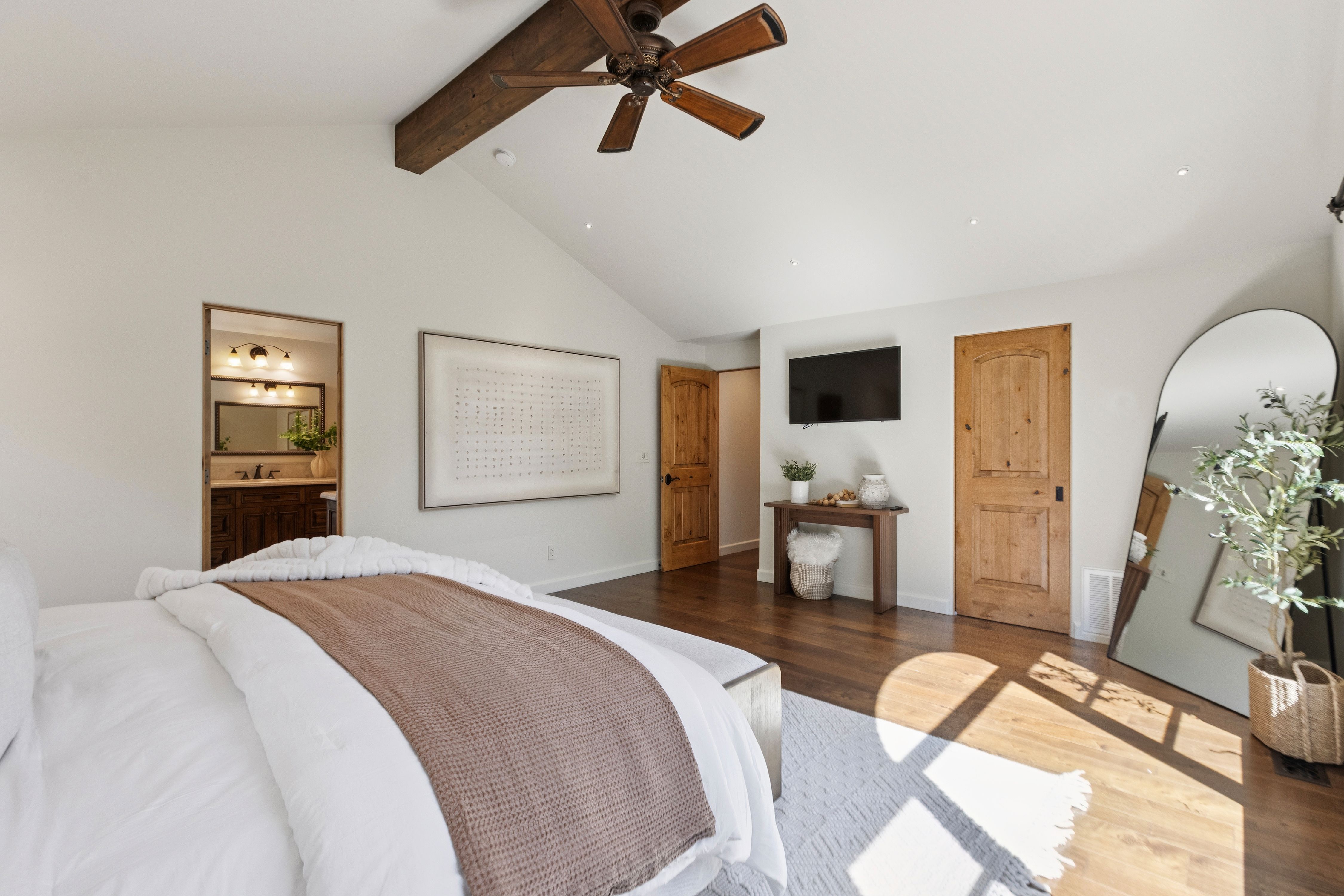  Mediterranean-Style Beauty with Garden Escape - 物件實景