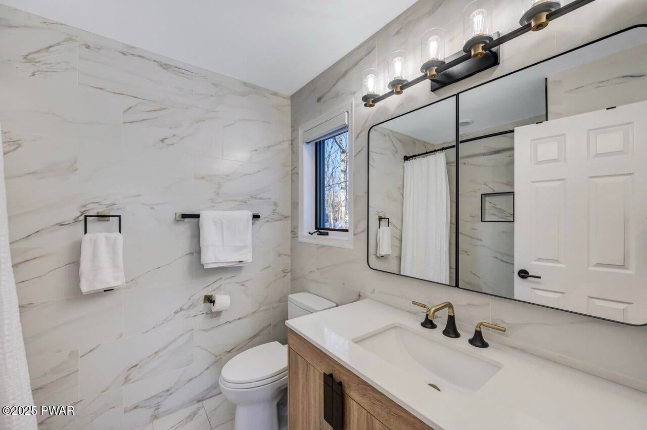 Lords Valley, Pennsylvania, 18428, United States, 6 Bedrooms Bedrooms, ,3 BathroomsBathrooms,Residential,For Sale,2001480