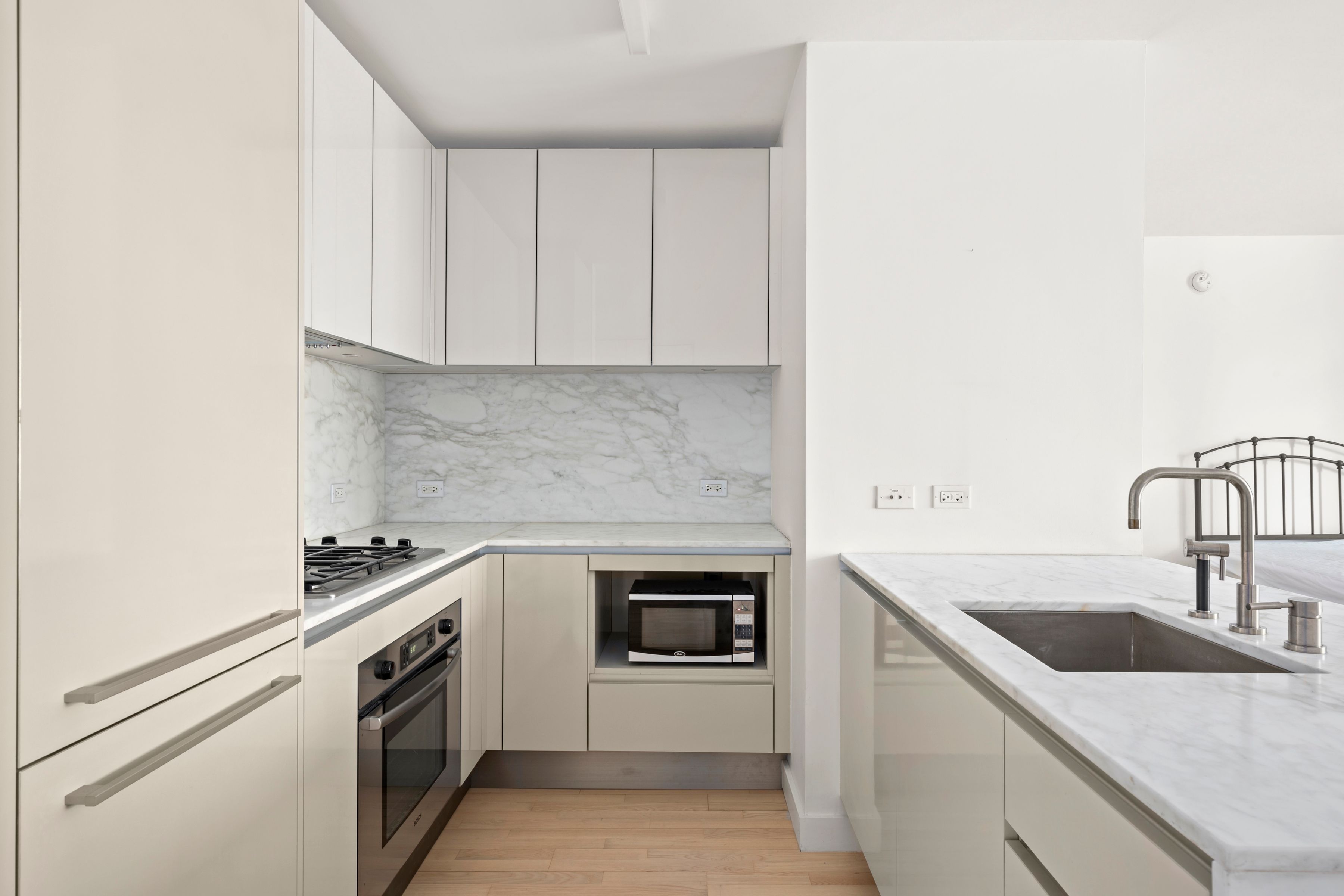  322 West 57th Street 23E - 物件實景