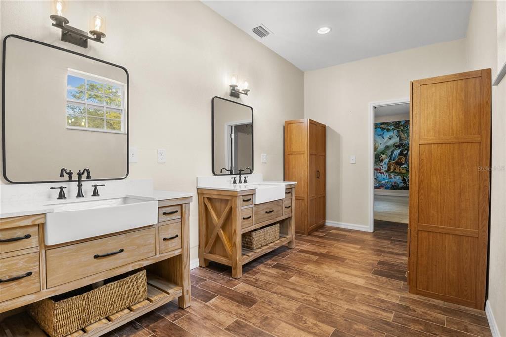 Bartow, Florida, 33830, United States, 3 Bedrooms Bedrooms, ,4 BathroomsBathrooms,Residential,For Sale,2002035