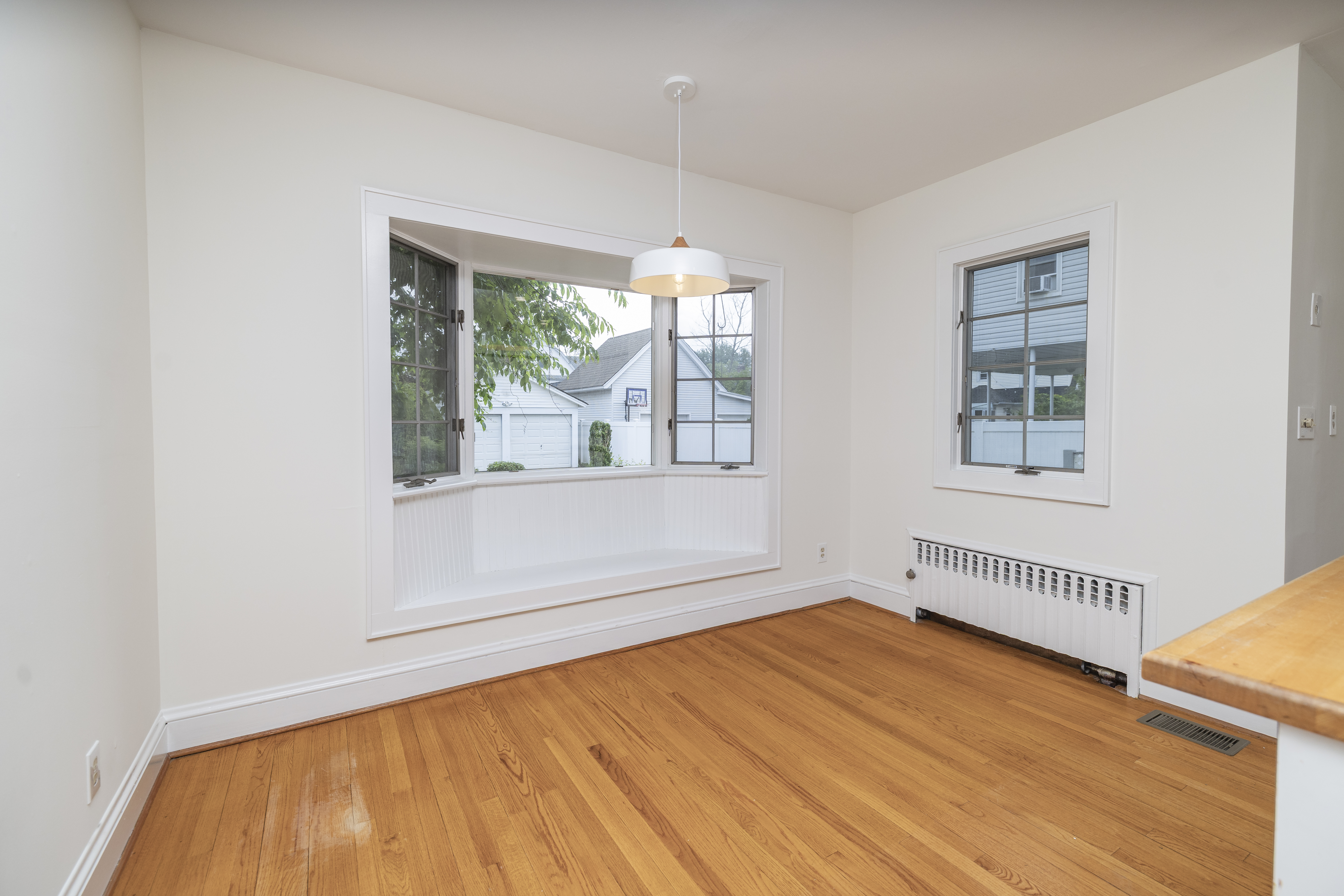  215 Lakeview Avenue, Rockville Centre, NY, 11570 - 物件實景