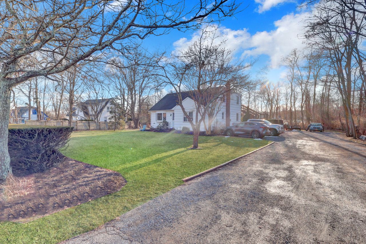 Eastport, New York, 11941, United States, 3 Bedrooms Bedrooms, ,3 BathroomsBathrooms,Residential,For Sale,2008841