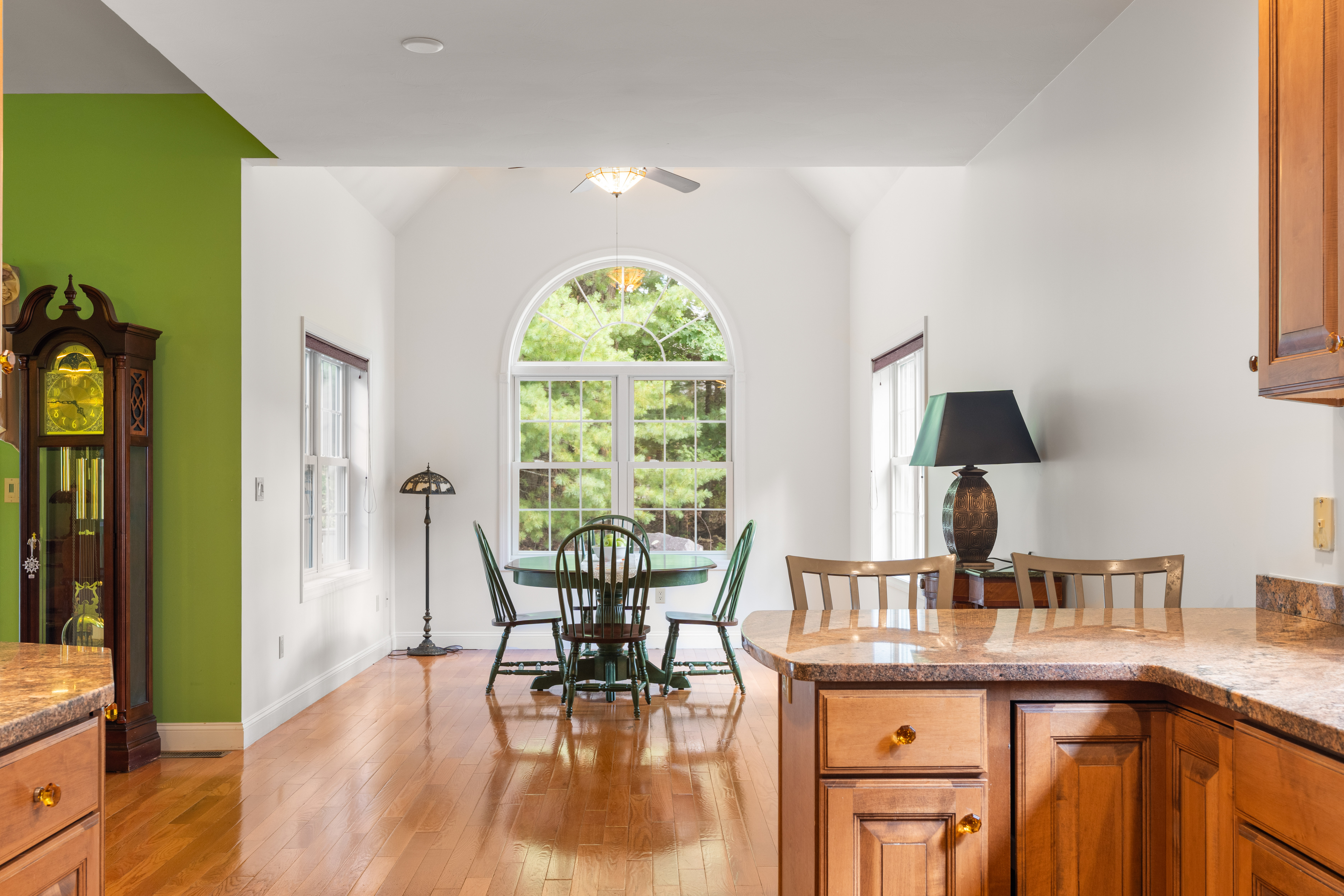  21 Steinbeck Street, Tyngsborough, MA, 01879 - 物件實景