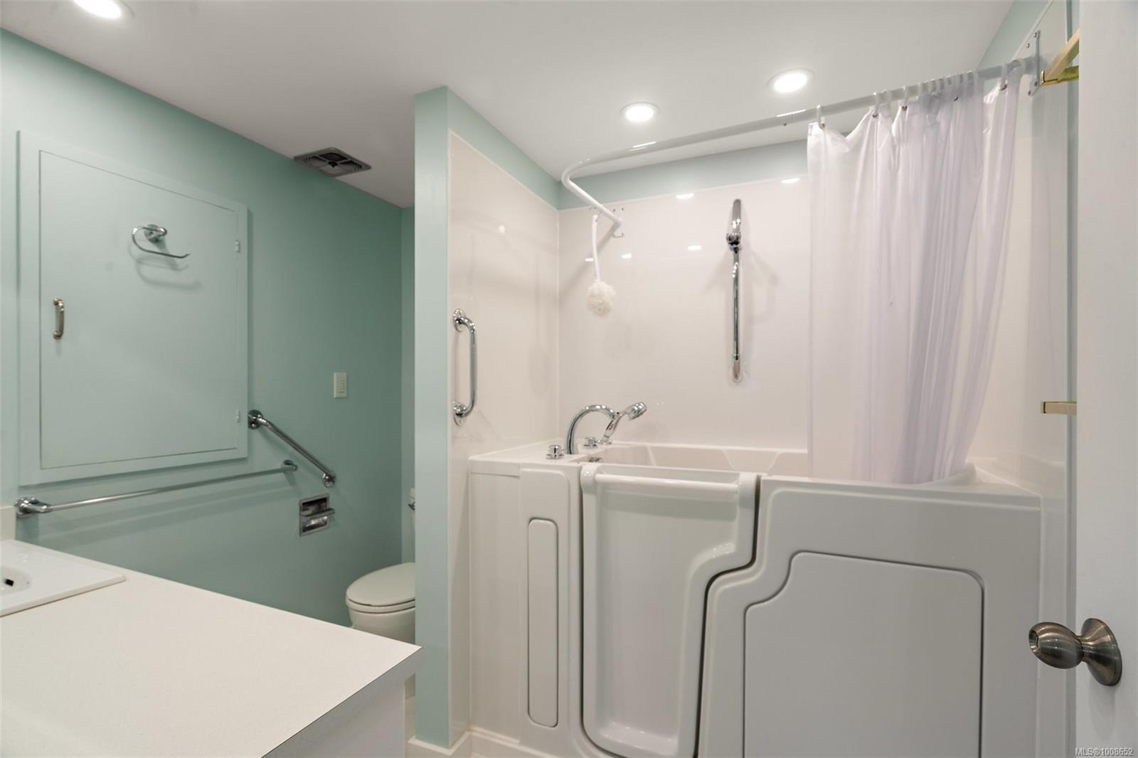 SAANICH, British Columbia, V8N 2E2, CA, 4 Bedrooms Bedrooms, ,Residential,For Sale,1949175