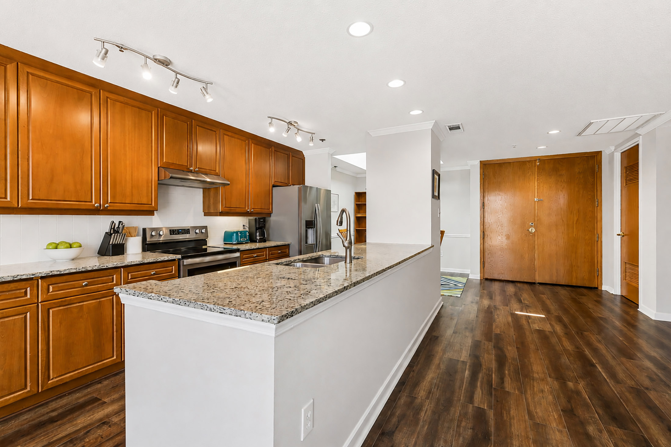  Top Floor Living, Sweeping City Views and Midtown at Your Doorstep - 物件實景