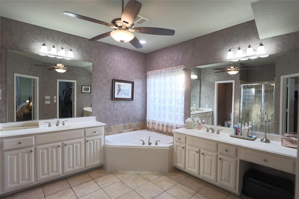 Euless, Texas, 76039, United States, 4 Bedrooms Bedrooms, ,3 BathroomsBathrooms,Residential,For Sale,2033775