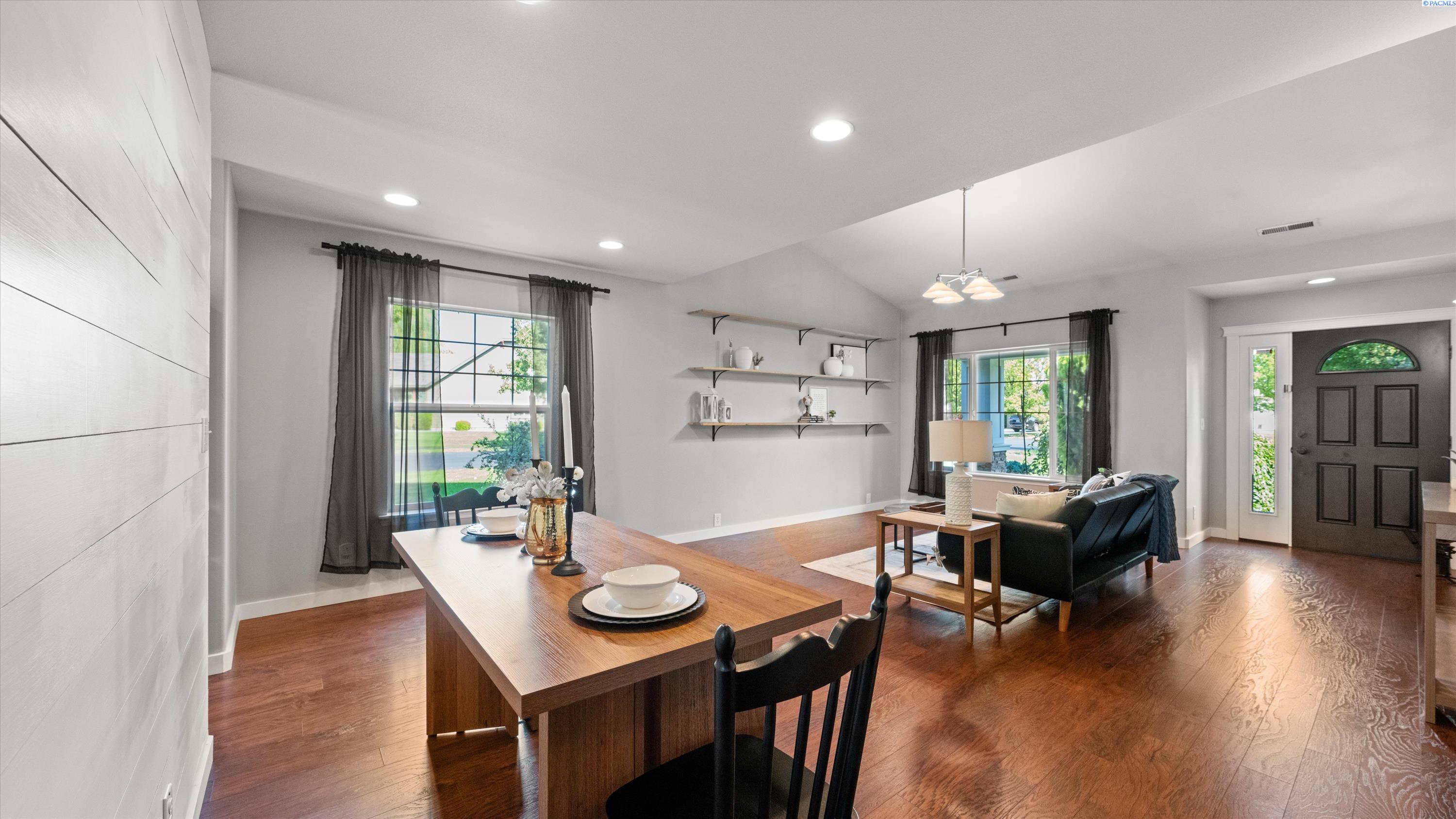 Pasco, Washington, 99301, United States, 4 Bedrooms Bedrooms, ,2 BathroomsBathrooms,Residential,For Sale,1956772