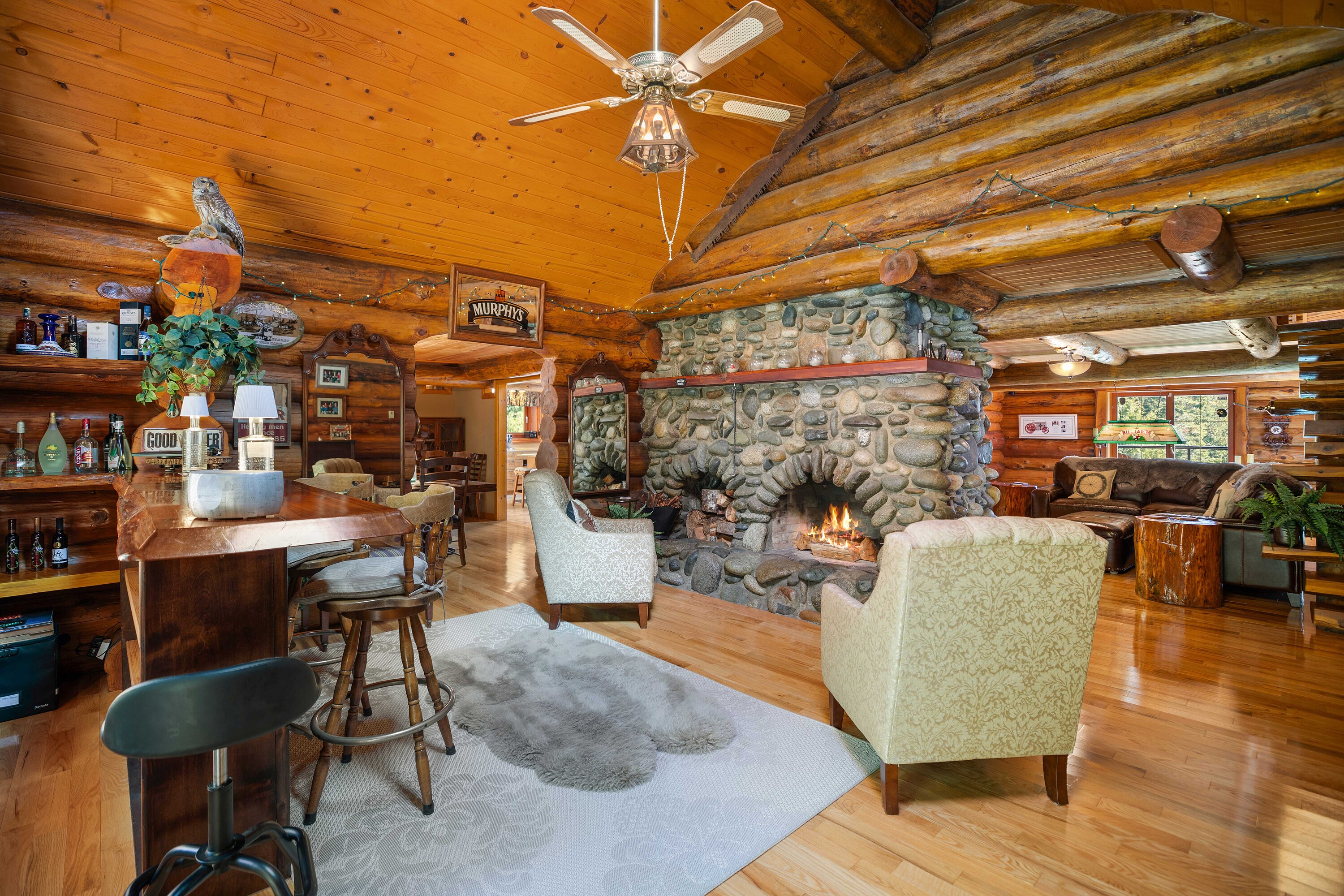  West Coast Cedar Log Home - 物件實景