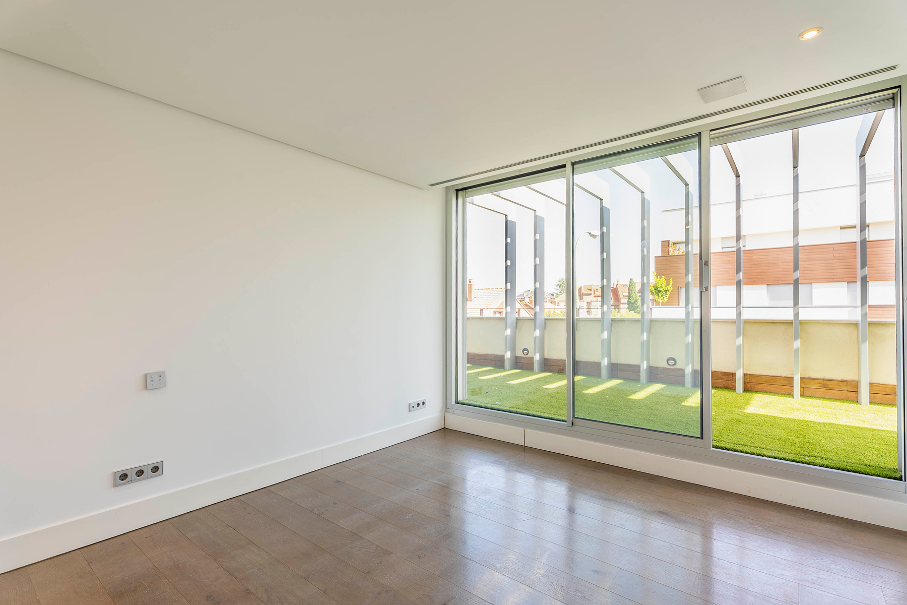 Modern Townhouse in Hortaleza, Madrid with Pool and Garden - 物件實景