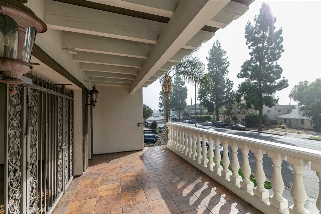 Granada Hills, California, 91344, United States, ,Residential,For Sale,1989571