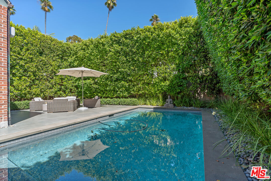 Los Angeles, California, 90020, United States, 5 Bedrooms Bedrooms, ,5 BathroomsBathrooms,Residential,For Sale,1939583