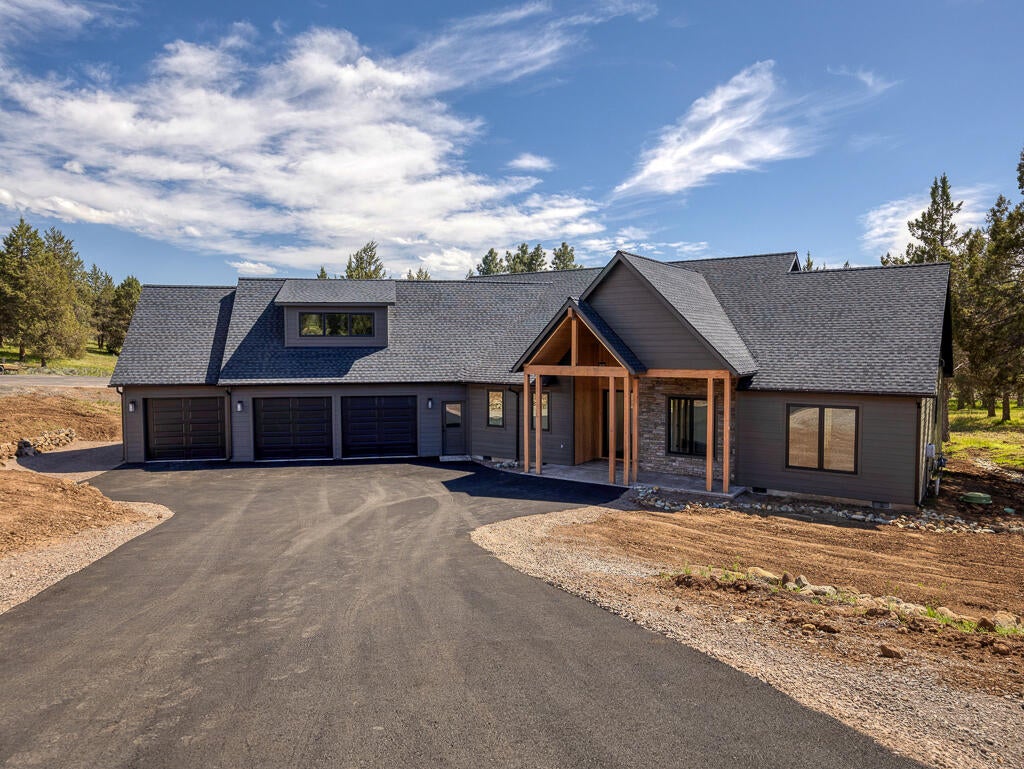 Klamath Falls, Oregon, 97601, United States, 3 Bedrooms Bedrooms, ,3 BathroomsBathrooms,Residential,For Sale,1991237