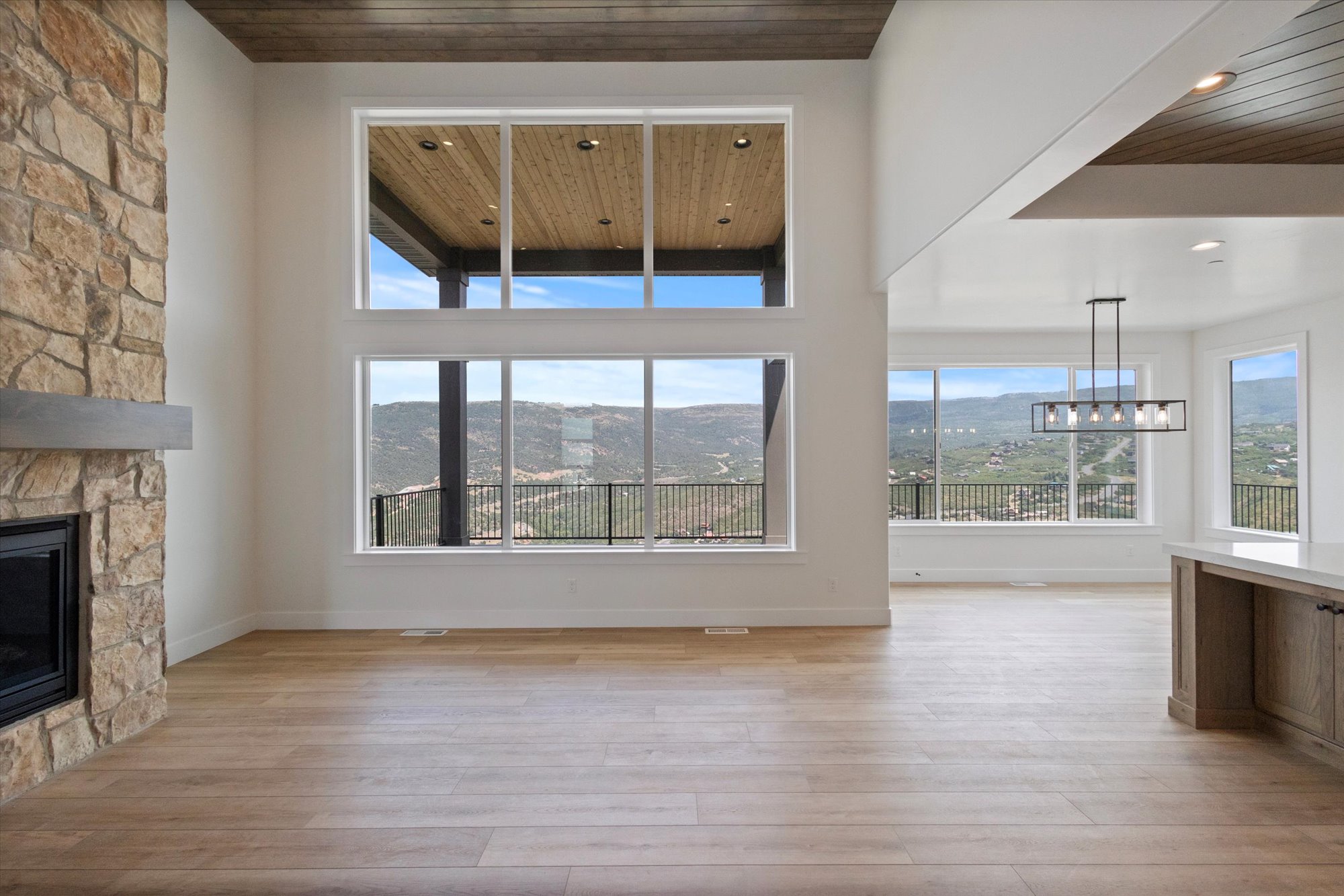 Heber, Utah, 84032, United States, 5 Bedrooms Bedrooms, ,3 BathroomsBathrooms,Residential,For Sale,1976197