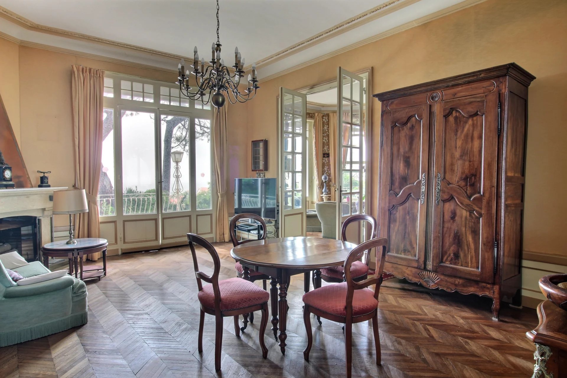 Arcachon, New Aquitaine, 33120, FR, 4 Bedrooms Bedrooms, ,2 BathroomsBathrooms,Residential,For Sale,1995829