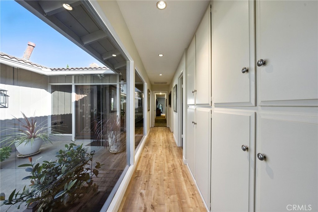 Huntington Beach, California, 92649, United States, 3 Bedrooms Bedrooms, ,2 BathroomsBathrooms,Residential,For Sale,1901956