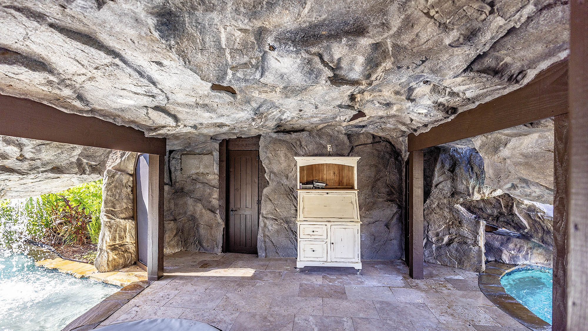 Houma, Louisiana, 70360, United States, 4 Bedrooms Bedrooms, ,5 BathroomsBathrooms,Residential,For Sale,1992086